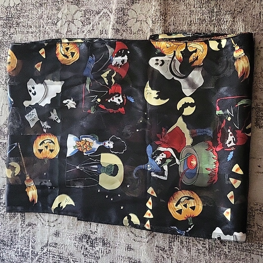 ADORABLE HALLOWEEN SCARF